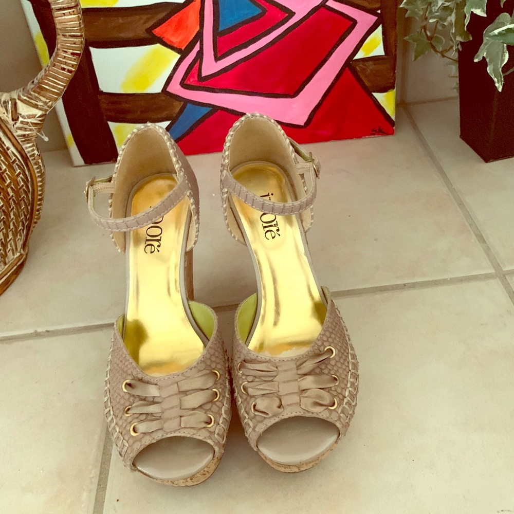 Idoré Wedges